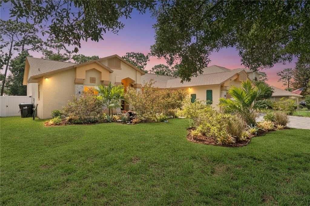 Active With Contract: $525,000 (4 beds, 2 baths, 1987 Square Feet)