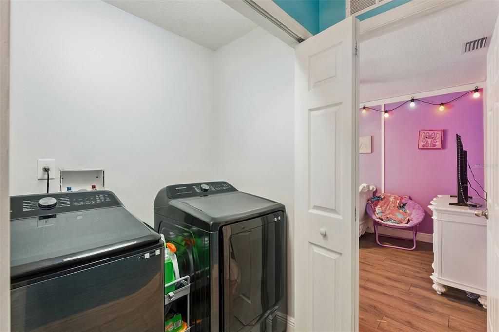 Active With Contract: $525,000 (4 beds, 2 baths, 1987 Square Feet)