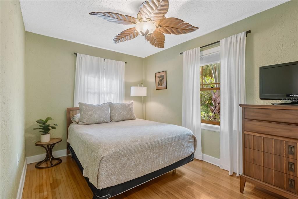 Activo con contrato: $409,800 (3 camas, 2 baños, 1169 Pies cuadrados)