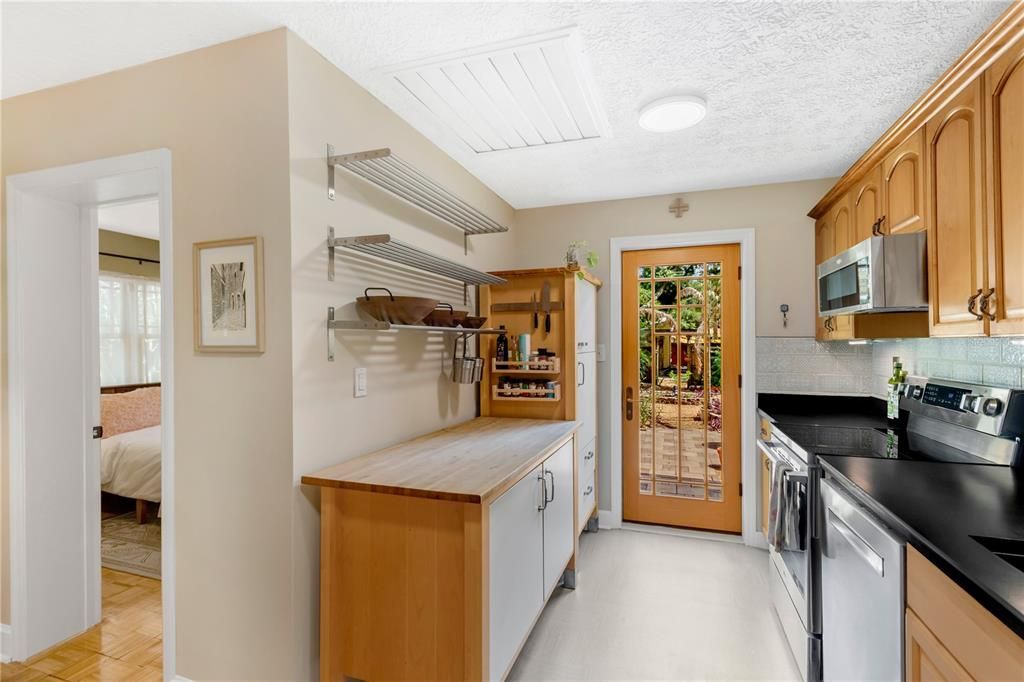 Activo con contrato: $409,800 (3 camas, 2 baños, 1169 Pies cuadrados)