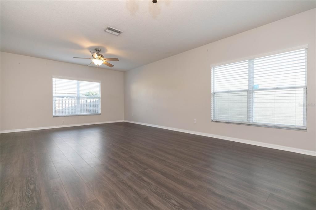 For Sale: $335,000 (3 beds, 2 baths, 1608 Square Feet)