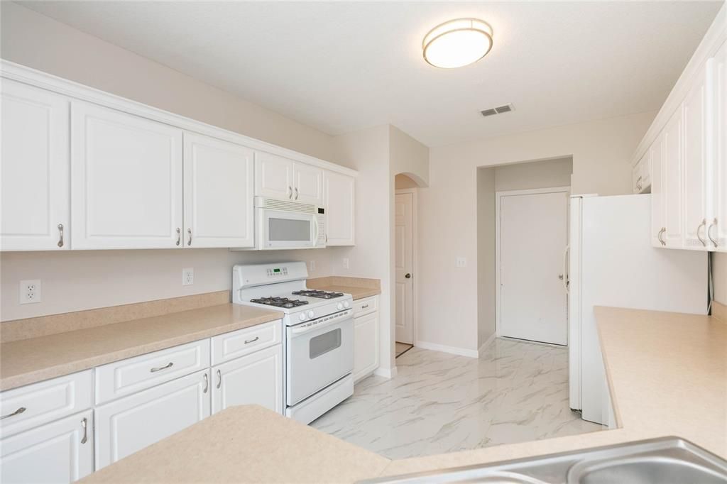 For Sale: $335,000 (3 beds, 2 baths, 1608 Square Feet)