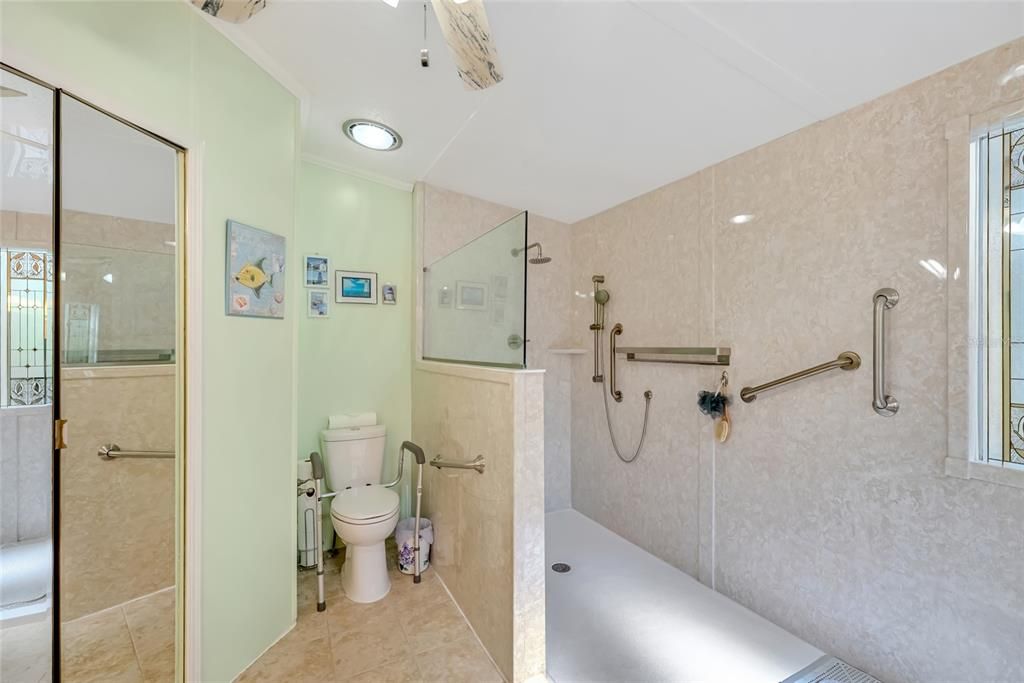 На продажу: $324,800 (3 спален, 2 ванн, 1821 Квадратных фут)