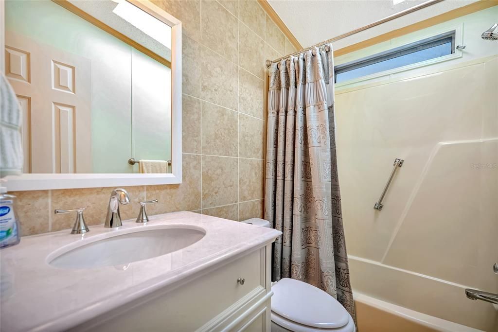 На продажу: $324,800 (3 спален, 2 ванн, 1821 Квадратных фут)