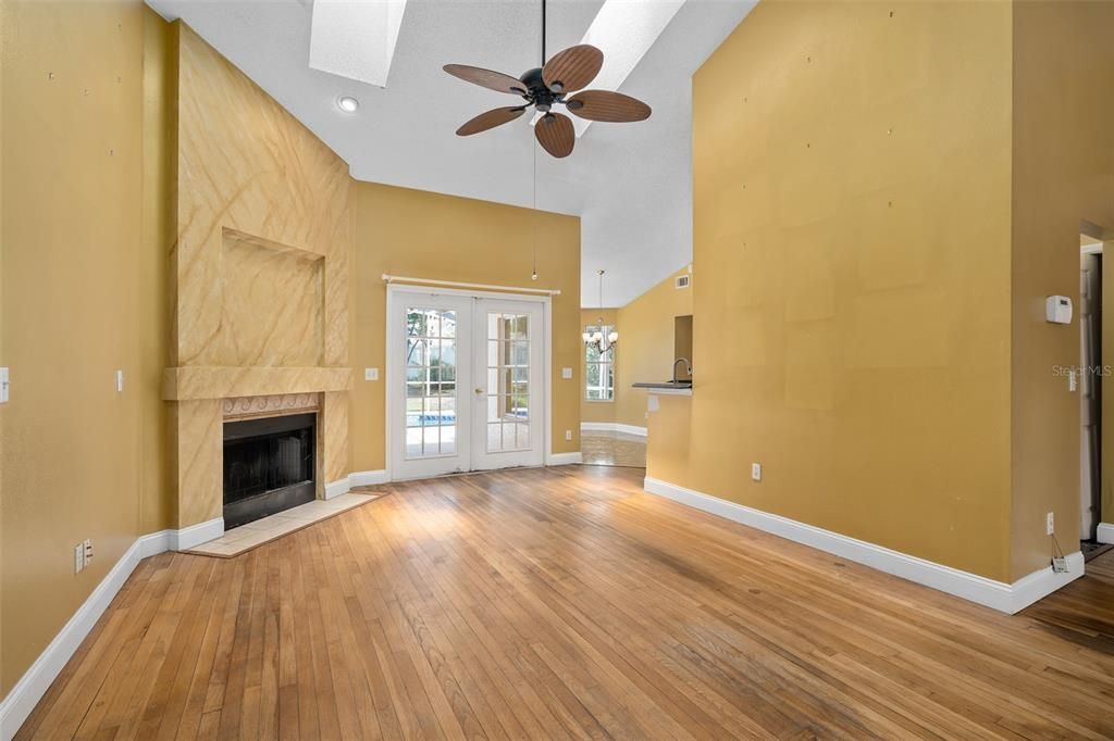 For Sale: $320,000 (3 beds, 2 baths, 1532 Square Feet)