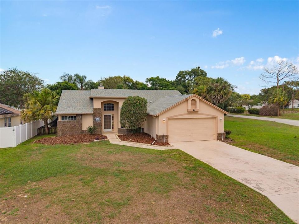 For Sale: $320,000 (3 beds, 2 baths, 1532 Square Feet)