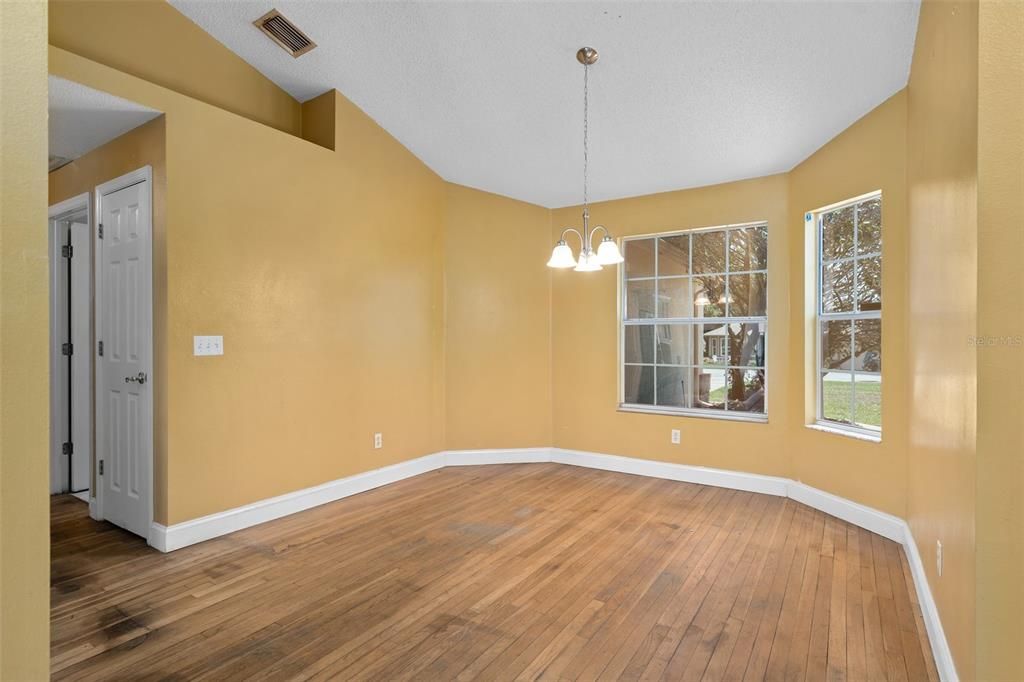For Sale: $320,000 (3 beds, 2 baths, 1532 Square Feet)