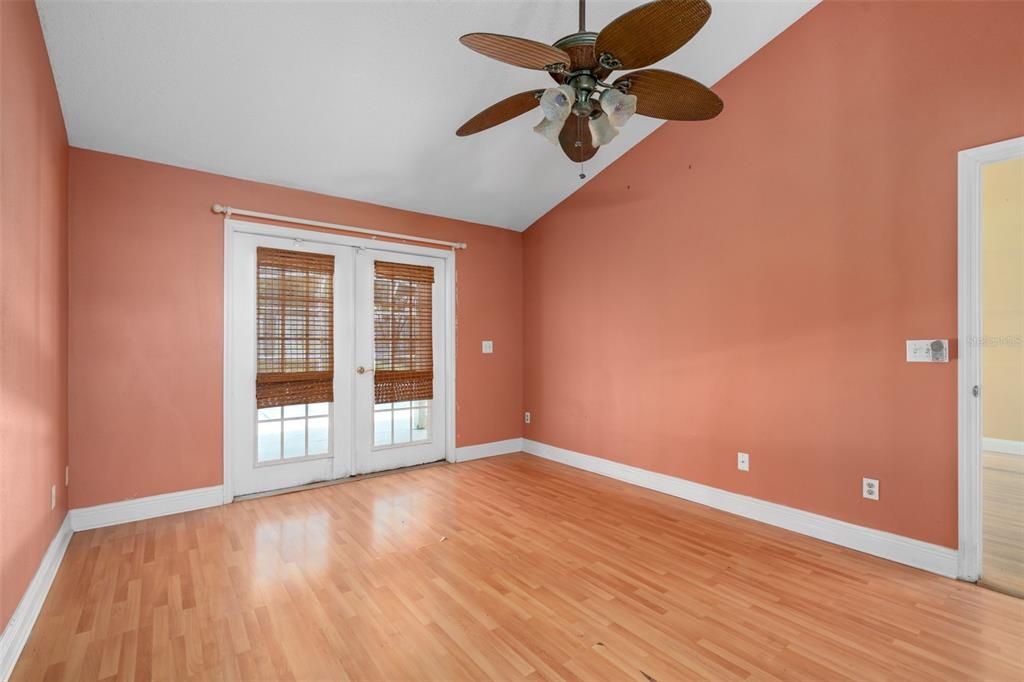 For Sale: $320,000 (3 beds, 2 baths, 1532 Square Feet)