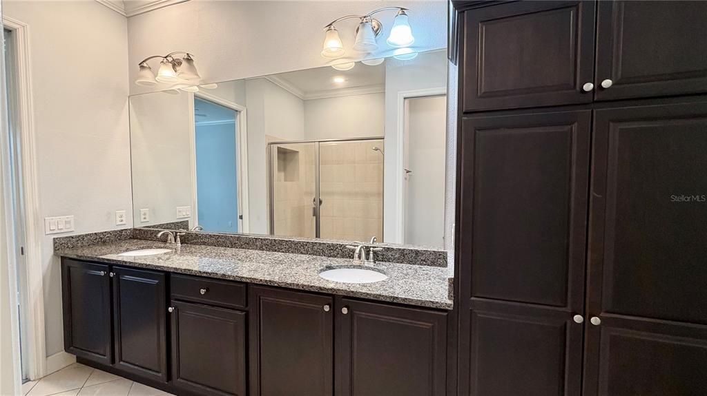 For Rent: $3,350 (4 beds, 2 baths, 1811 Square Feet)