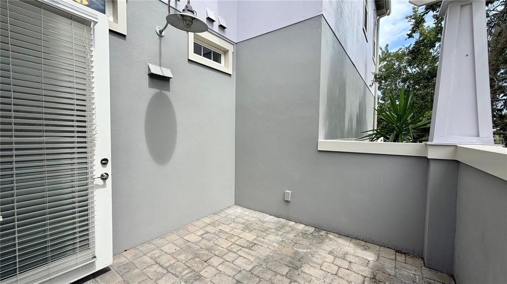For Rent: $3,350 (4 beds, 2 baths, 1811 Square Feet)