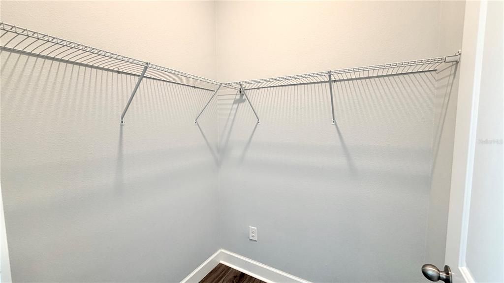 For Rent: $3,350 (4 beds, 2 baths, 1811 Square Feet)