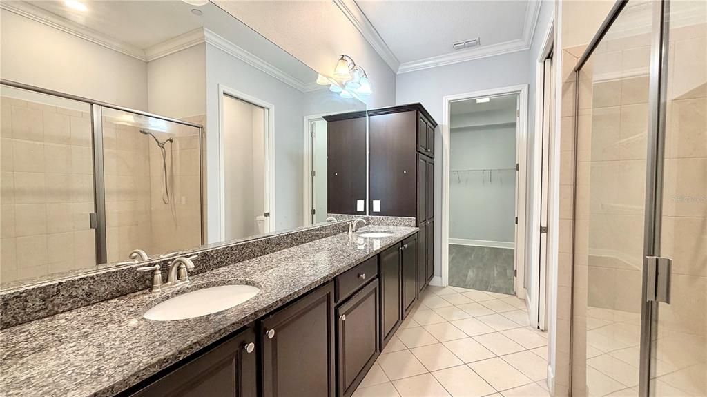 For Rent: $3,350 (4 beds, 2 baths, 1811 Square Feet)