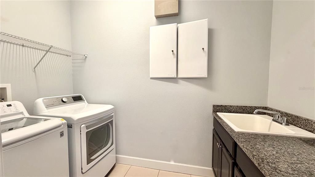 For Rent: $3,350 (4 beds, 2 baths, 1811 Square Feet)