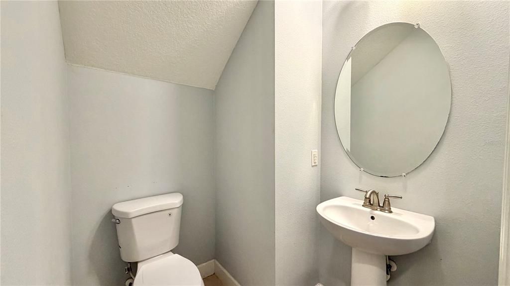 For Rent: $3,350 (4 beds, 2 baths, 1811 Square Feet)