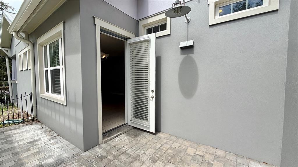 For Rent: $3,350 (4 beds, 2 baths, 1811 Square Feet)