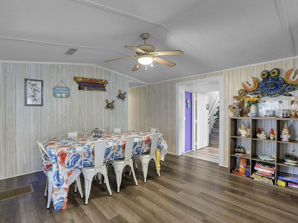 En Venta: $399,000 (4 camas, 3 baños, 1720 Pies cuadrados)