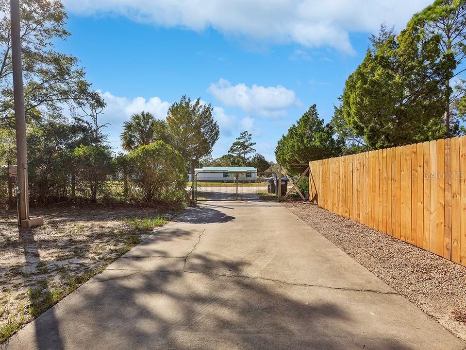 En Venta: $399,000 (4 camas, 3 baños, 1720 Pies cuadrados)