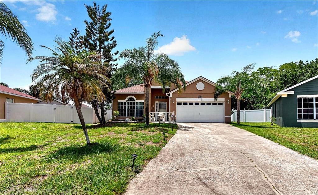 For Sale: $389,000 (4 beds, 2 baths, 1972 Square Feet)