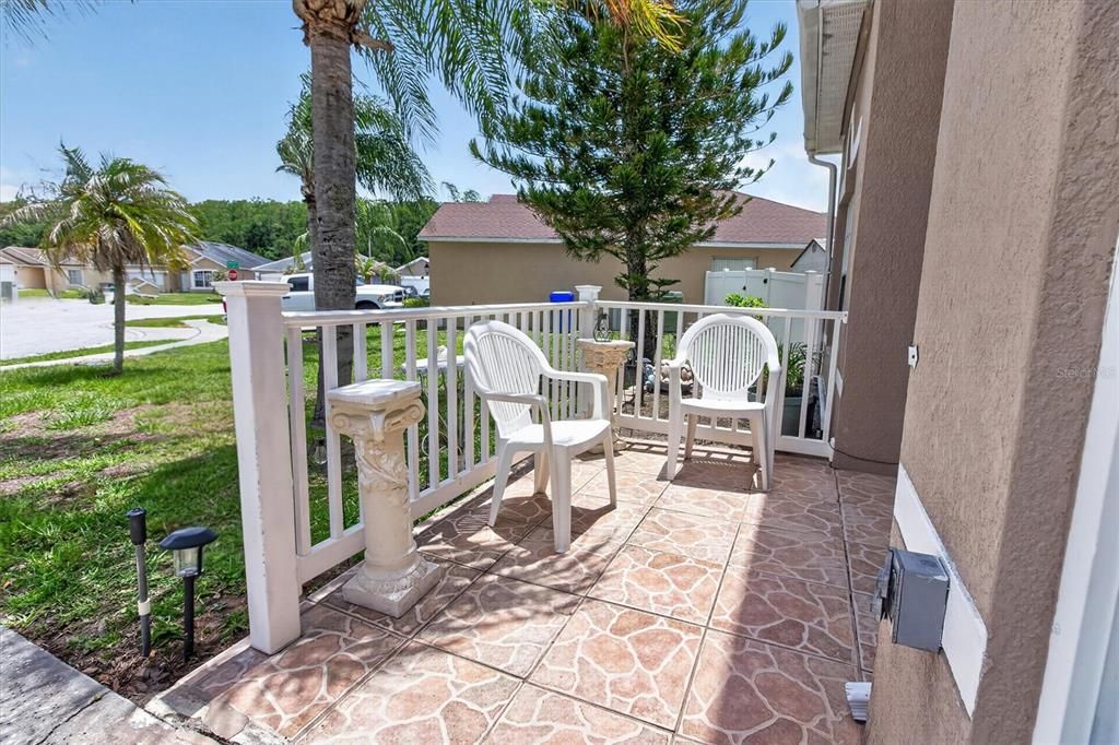 For Sale: $389,000 (4 beds, 2 baths, 1972 Square Feet)