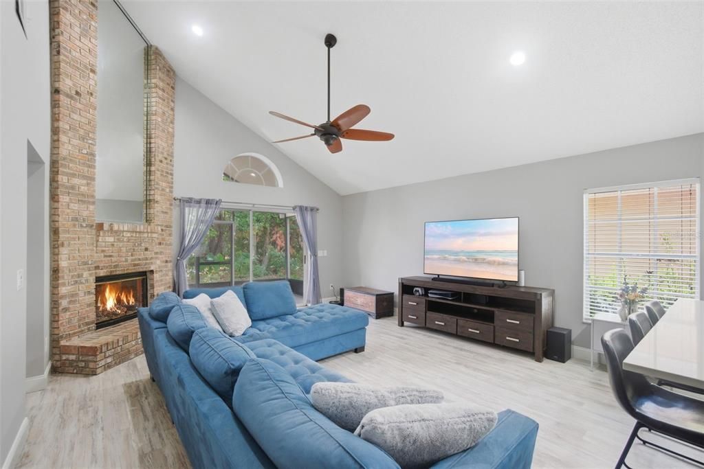 Activo con contrato: $399,000 (3 camas, 2 baños, 1579 Pies cuadrados)