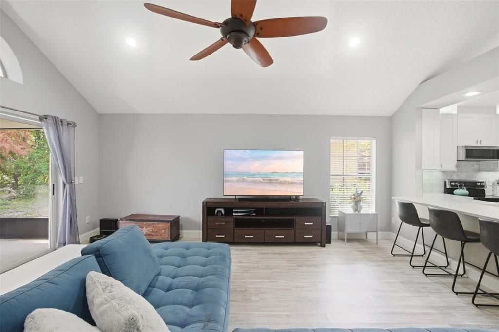Activo con contrato: $399,000 (3 camas, 2 baños, 1579 Pies cuadrados)