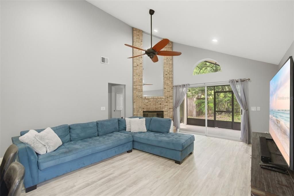 Activo con contrato: $399,000 (3 camas, 2 baños, 1579 Pies cuadrados)