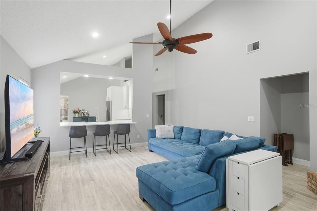 Activo con contrato: $399,000 (3 camas, 2 baños, 1579 Pies cuadrados)