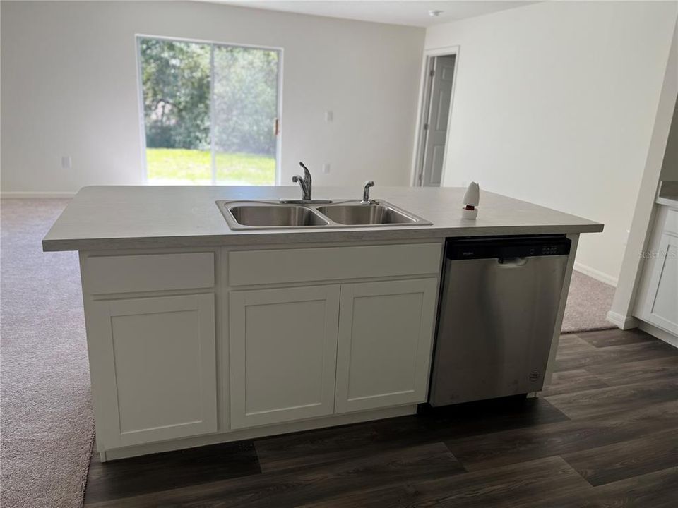 For Sale: $300,000 (4 beds, 2 baths, 1806 Square Feet)