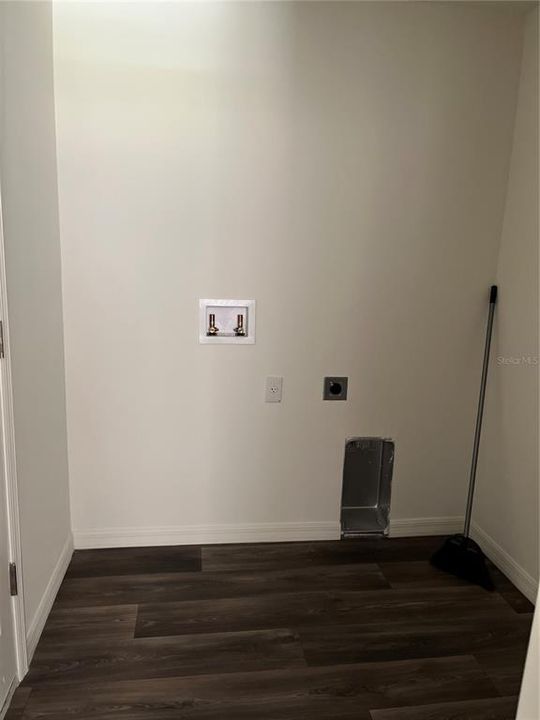For Sale: $300,000 (4 beds, 2 baths, 1806 Square Feet)