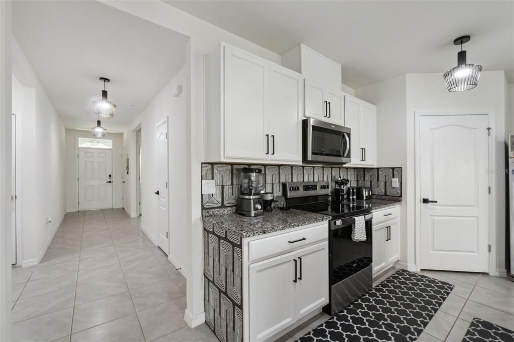 For Rent: $2,800 (4 beds, 2 baths, 1836 Square Feet)