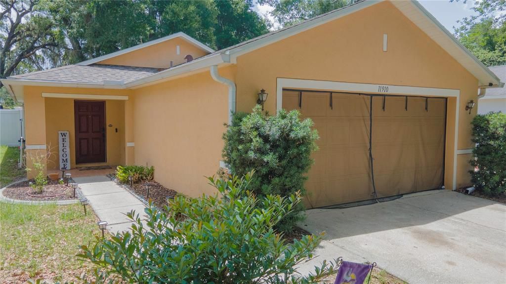 For Sale: $320,000 (2 beds, 2 baths, 1047 Square Feet)