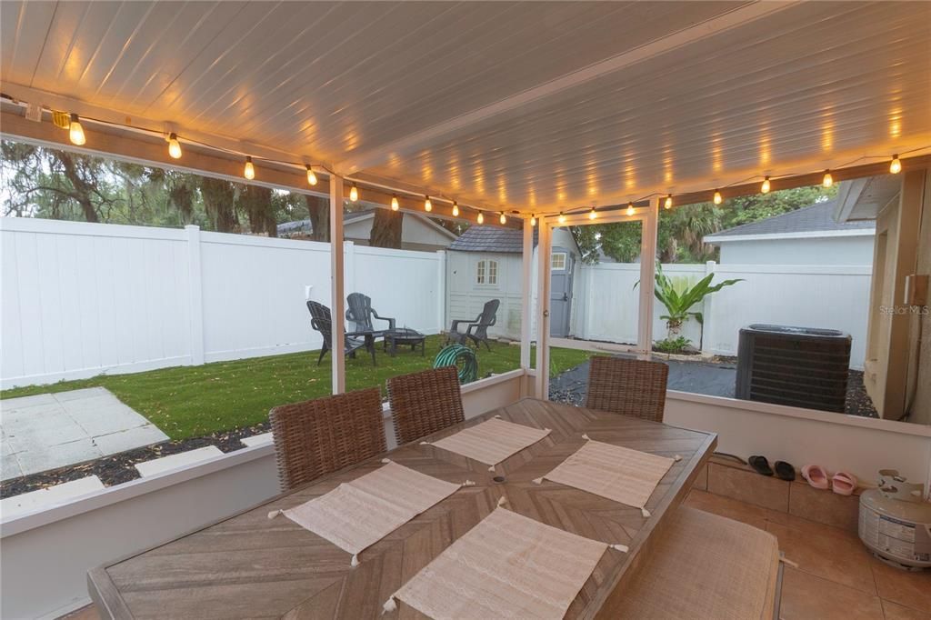 For Sale: $320,000 (2 beds, 2 baths, 1047 Square Feet)