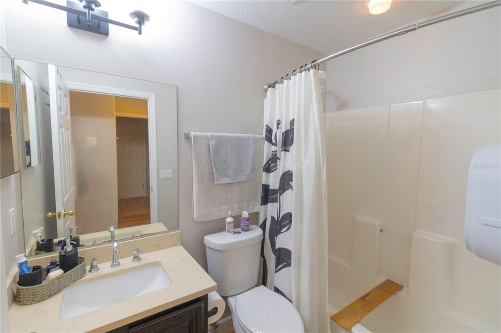 For Sale: $320,000 (2 beds, 2 baths, 1047 Square Feet)