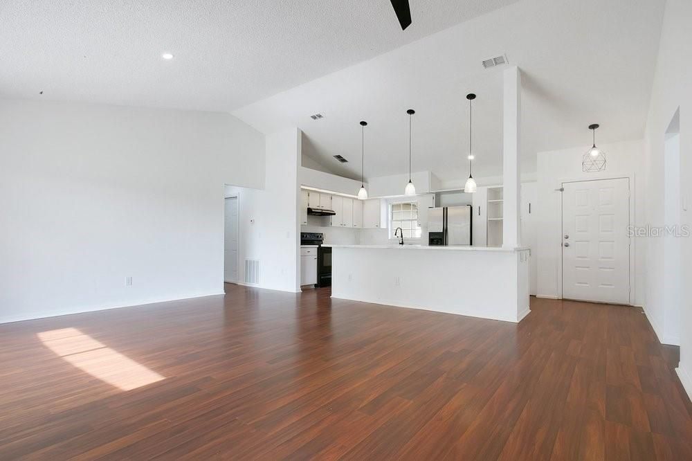 For Sale: $349,000 (3 beds, 2 baths, 1235 Square Feet)