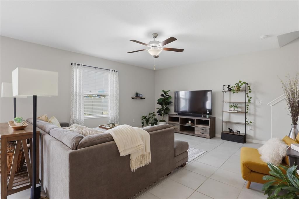 En Venta: $419,500 (4 camas, 2 baños, 2635 Pies cuadrados)