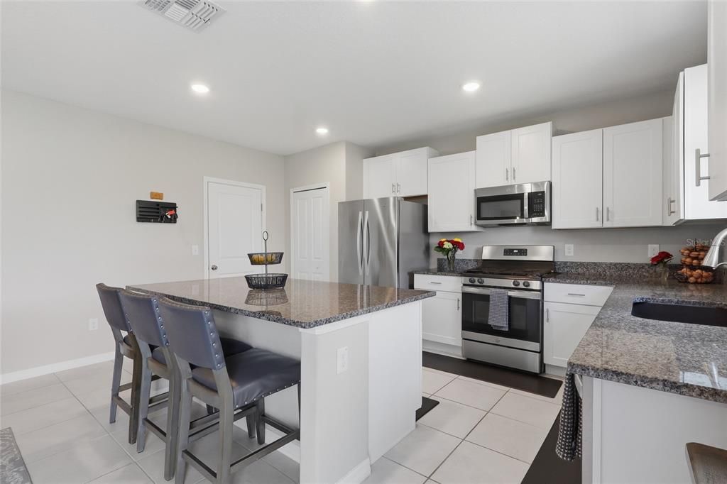En Venta: $419,500 (4 camas, 2 baños, 2635 Pies cuadrados)
