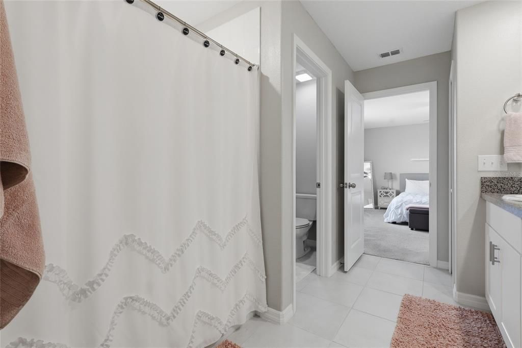 En Venta: $419,500 (4 camas, 2 baños, 2635 Pies cuadrados)