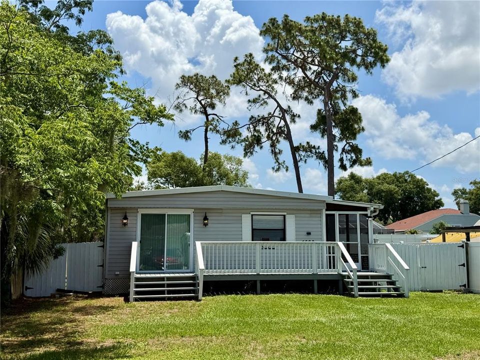 For Sale: $198,000 (3 beds, 2 baths, 960 Square Feet)
