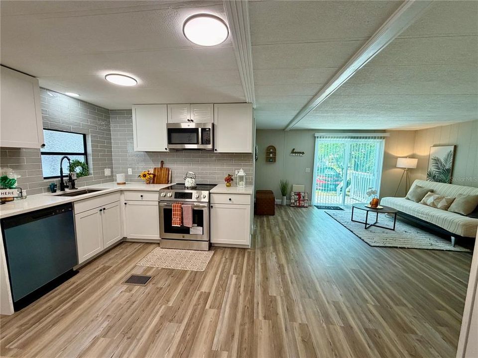 For Sale: $198,000 (3 beds, 2 baths, 960 Square Feet)