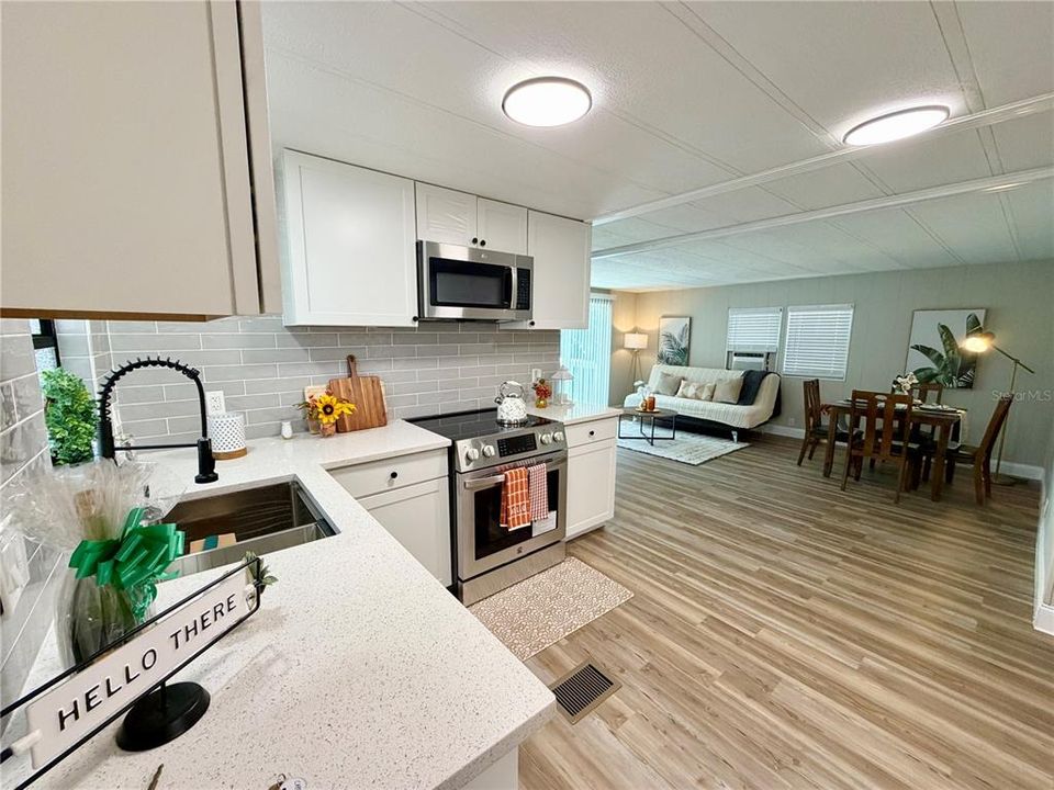 For Sale: $198,000 (3 beds, 2 baths, 960 Square Feet)