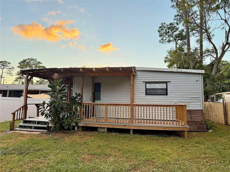 For Sale: $198,000 (3 beds, 2 baths, 960 Square Feet)