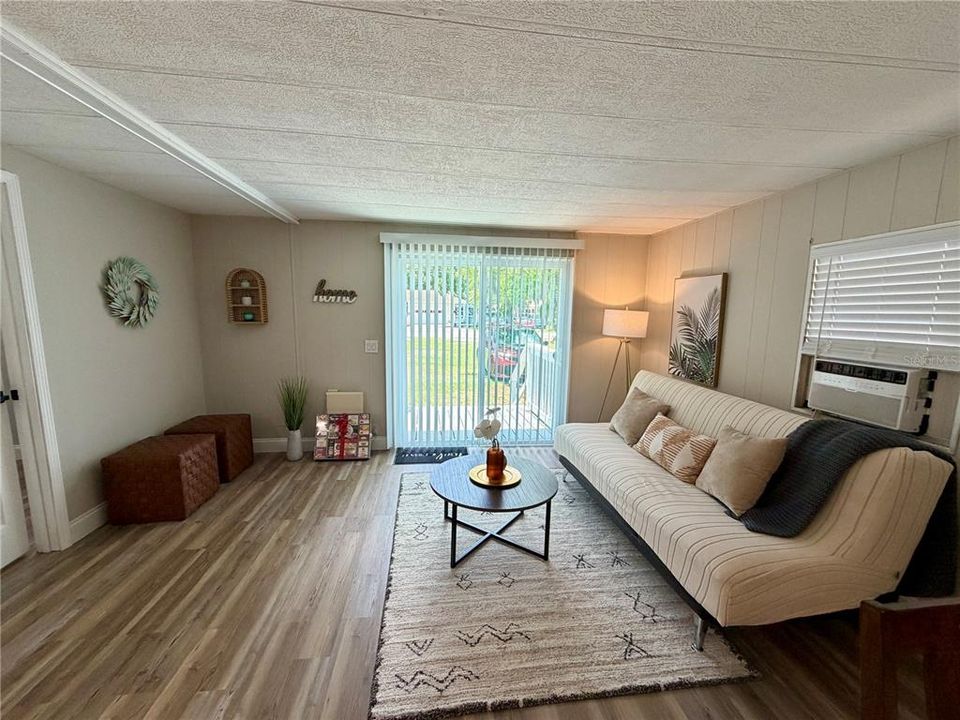 For Sale: $198,000 (3 beds, 2 baths, 960 Square Feet)