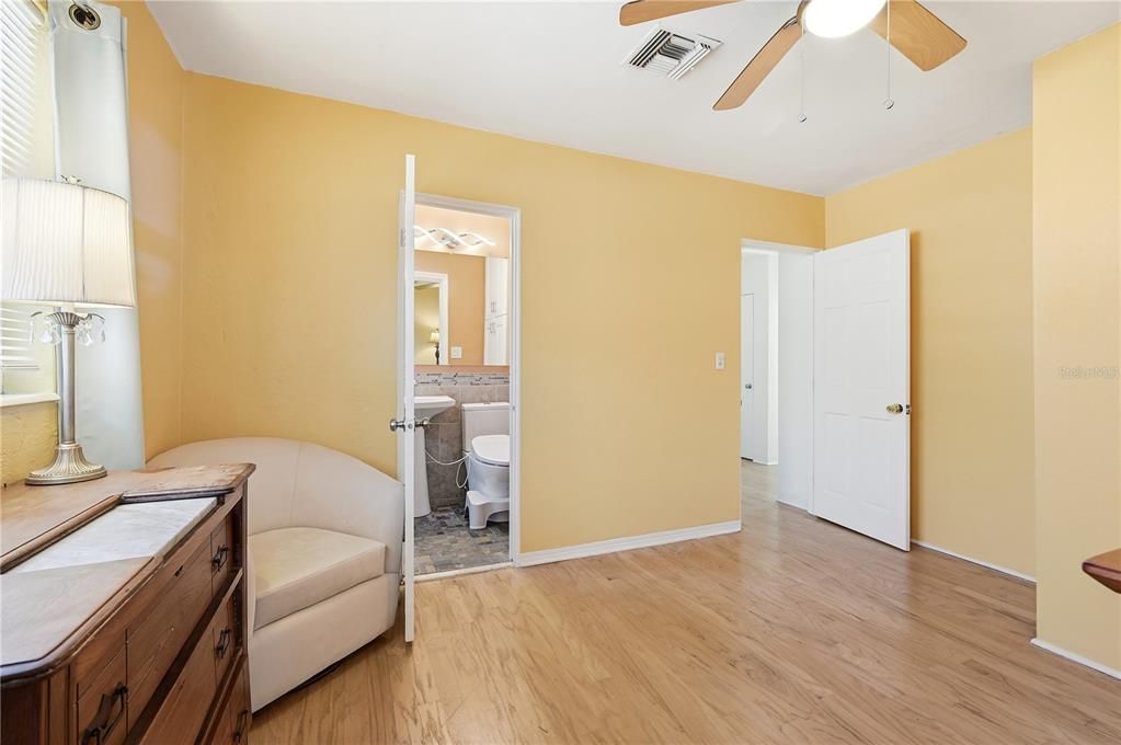 В аренду: $3,500 (3 спален, 2 ванн, 1596 Квадратных фут)