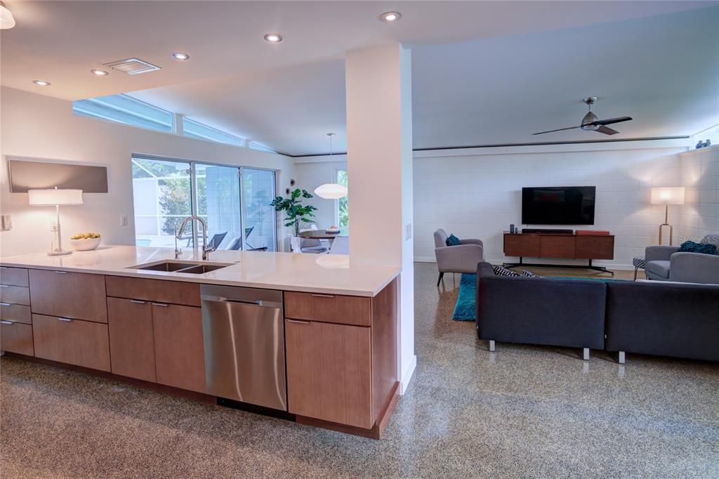 На продажу: $895,000 (3 спален, 2 ванн, 2090 Квадратных фут)