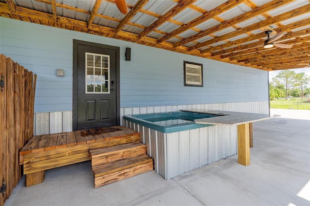 For Sale: $325,000 (3 beds, 2 baths, 1056 Square Feet)