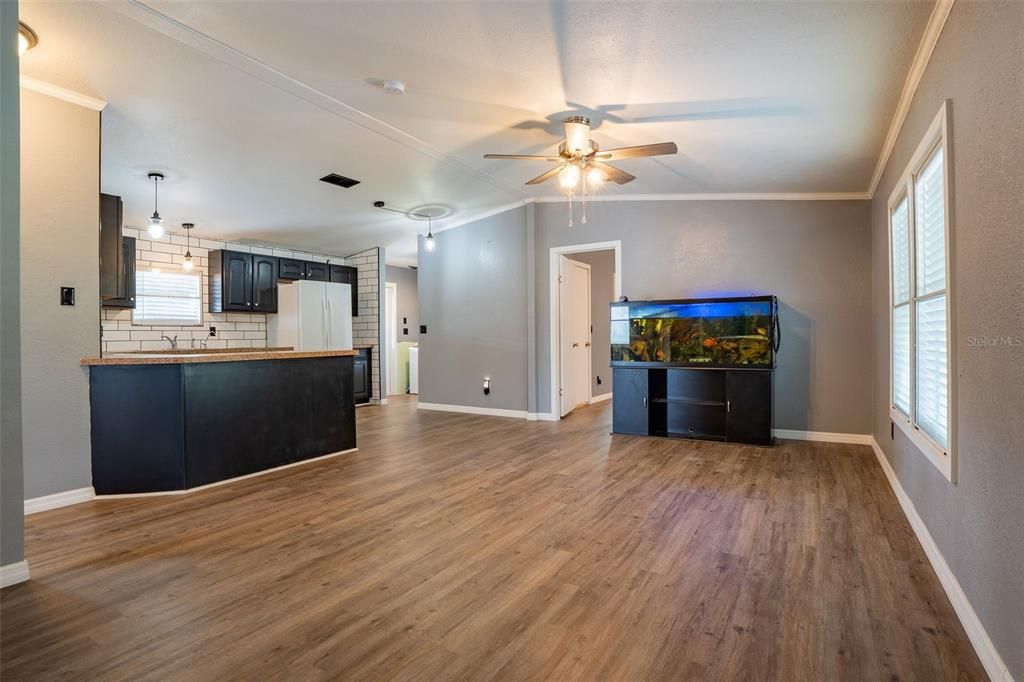 For Sale: $325,000 (3 beds, 2 baths, 1056 Square Feet)