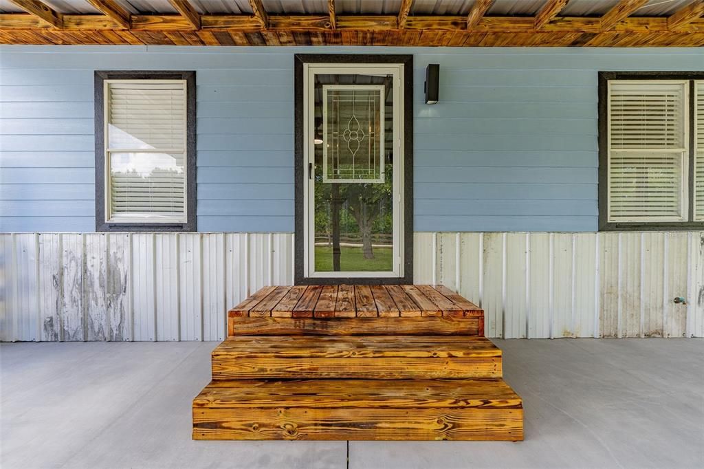 For Sale: $325,000 (3 beds, 2 baths, 1056 Square Feet)