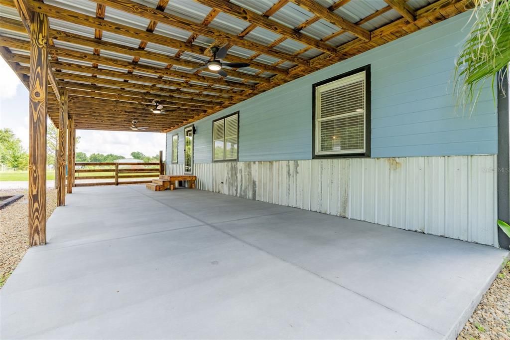 For Sale: $325,000 (3 beds, 2 baths, 1056 Square Feet)