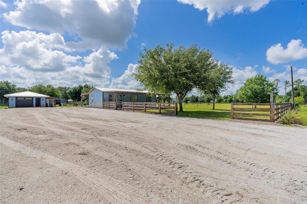 For Sale: $325,000 (3 beds, 2 baths, 1056 Square Feet)