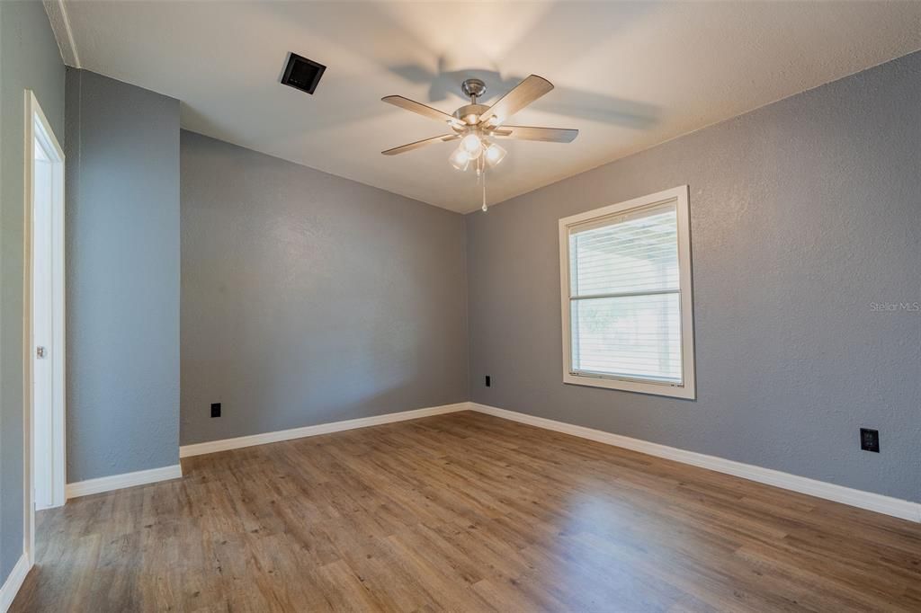 For Sale: $325,000 (3 beds, 2 baths, 1056 Square Feet)